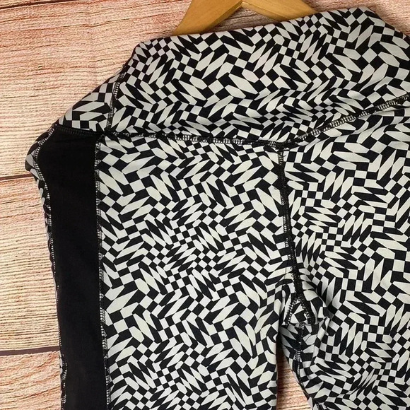 Nike Dry-Fit Women’s Abstract Leggings Medium - Picture 7 of 8